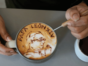 Cafetería en Perú rinden tributo al papa León XIV