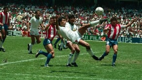 Una de las especialidades de Hugo Sánchez era el remate de chilena / Getty Images