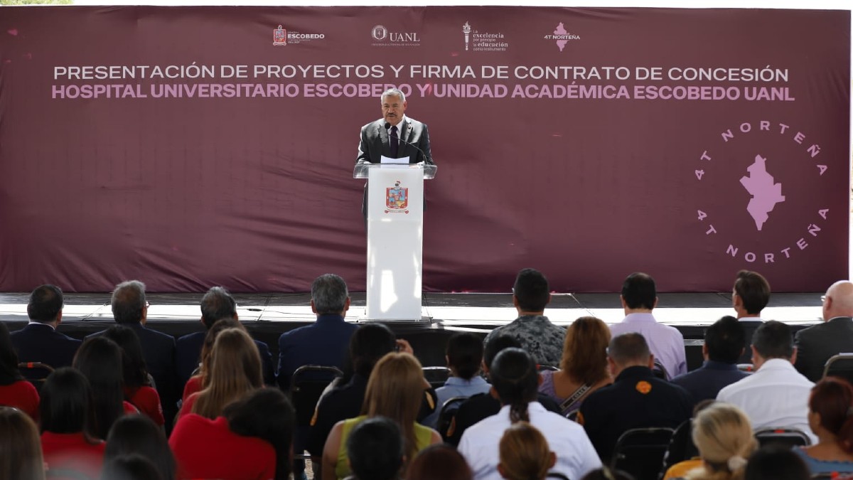 Al evento de la sesión de terrenos acudió el rector de la Universidad Autónoma de Nuevo León, Santos Guzmán