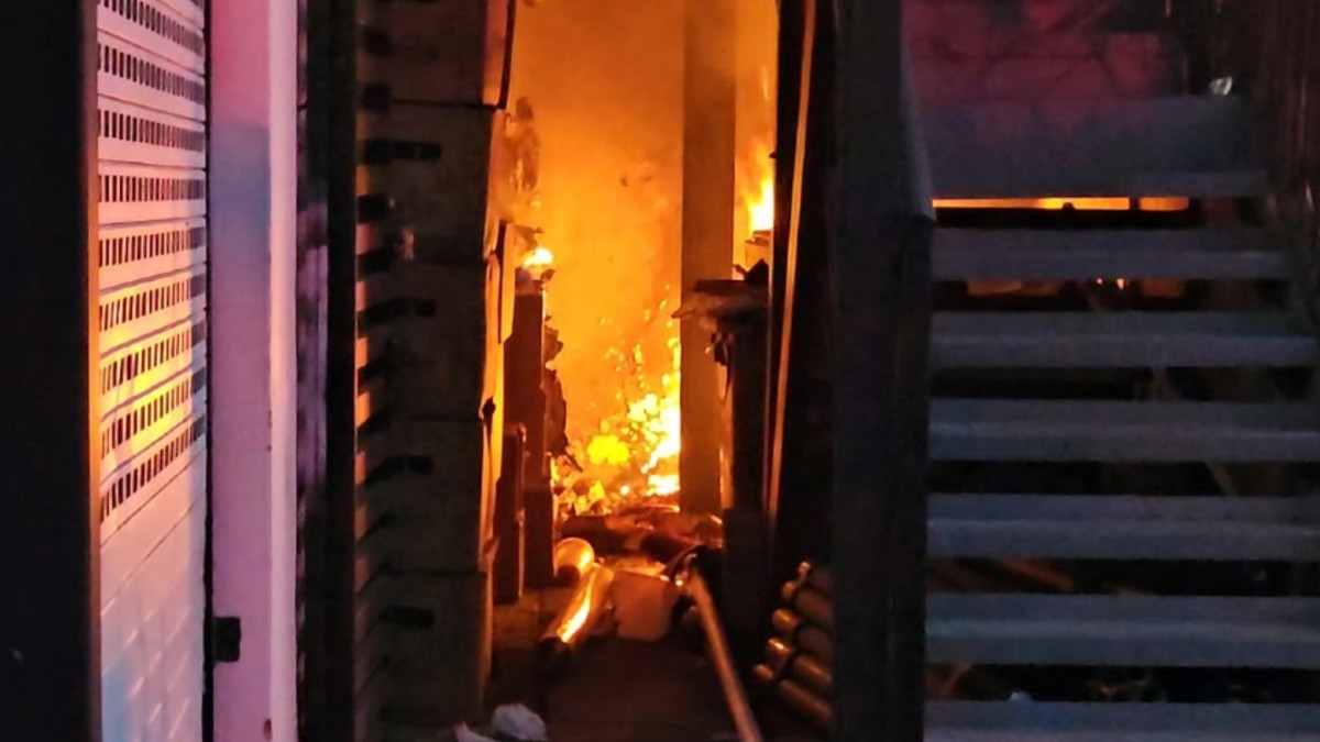 El fuego se presentó en la esquina de la calle Monte Atlas y la avenida Circunvalación