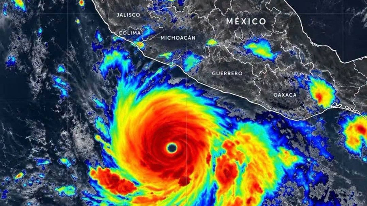 El huracán podría alcanzar una potencia de hasta categoría cinco. | Imagen: Conagua