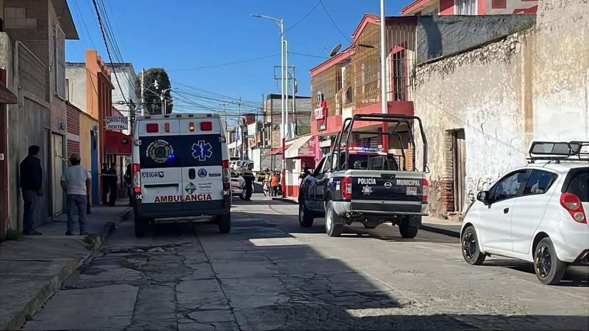 Dos jóvenes fueron hallados sin vida al interior de un vehículo en Otumba, Edomex.
