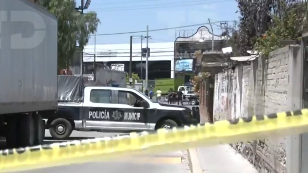 Localizan el cuerpo de un hombre sin vida en un canal de Tultitlán, Edomex.