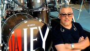 Mauricio Clavería, exbaterista de La Ley y radicado en Puebla, encabeza la iniciativa musical a favor de la Cruz Roja Mexicana | Cruz Roja