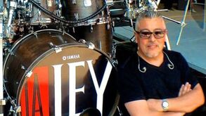 Mauricio Clavería, exbaterista de La Ley y radicado en Puebla, encabeza la iniciativa musical a favor de la Cruz Roja Mexicana | Cruz Roja