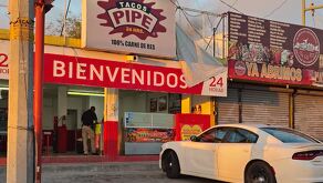 Tras obtener el botín de aproximadamente 2 mil pesos, los asaltantes se retiraron a velocidad en la motocicleta.