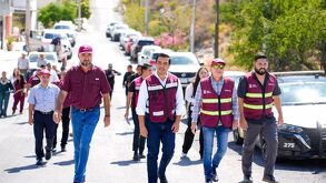 Durante el recorrido, familias de Lomas de Santa Catarina recibieron servicios médicos, veterinarios y plantas para mejorar su entorno.