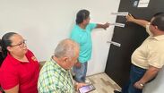 Representantes del Sindicato de Salud colocaron sellos de clausura en la puerta de la Dirección del Centro de Salud de Tampico.