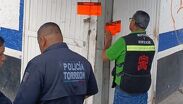Al arribar al sitio, los uniformados constataron la veracidad del reporte y detectaron además severas condiciones insalubres.