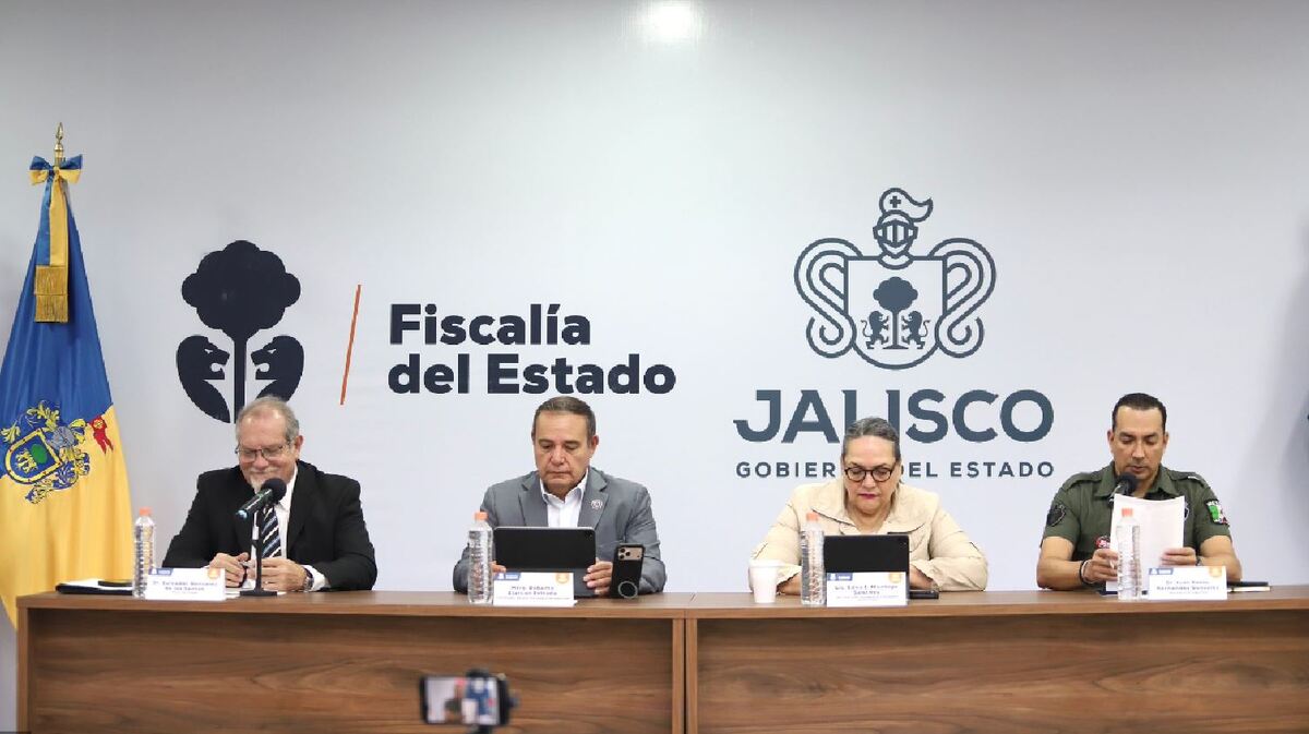 Funcionarios de Jalisco encabezan rueda de prensa de seguridad.