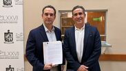 De la Garza urgió a instalar pronto una comisión redactora.| Especial