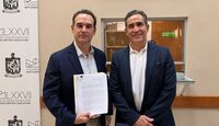 De la Garza urgió a instalar pronto una comisión redactora.| Especial