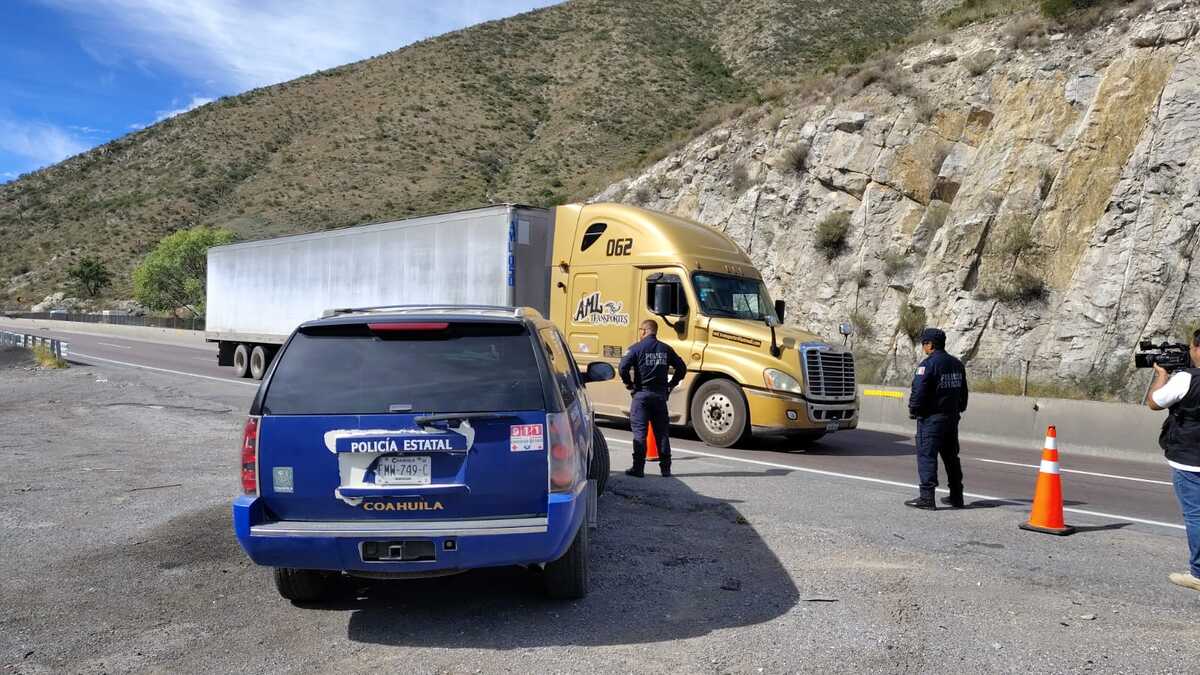 Los agentes trabajan mediante turnos de 12 y 24 horas para mantener vigilancia continua.