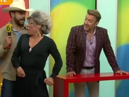 La Maestra Resurrección se pasa de coqueta con César Quezada