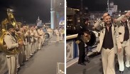 Lejos de molestarse, la agrupación compartió el video del momento en sus propias redes sociales.