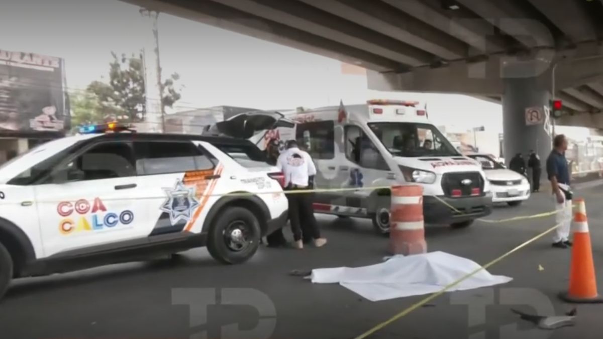 Un motociclista murió atropellado sobre la Vía José López Portillo, en Coacalco.
