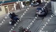 Una mujer fue atacada a balazos en la puerta de su casa en Nezahualcóyotl.
