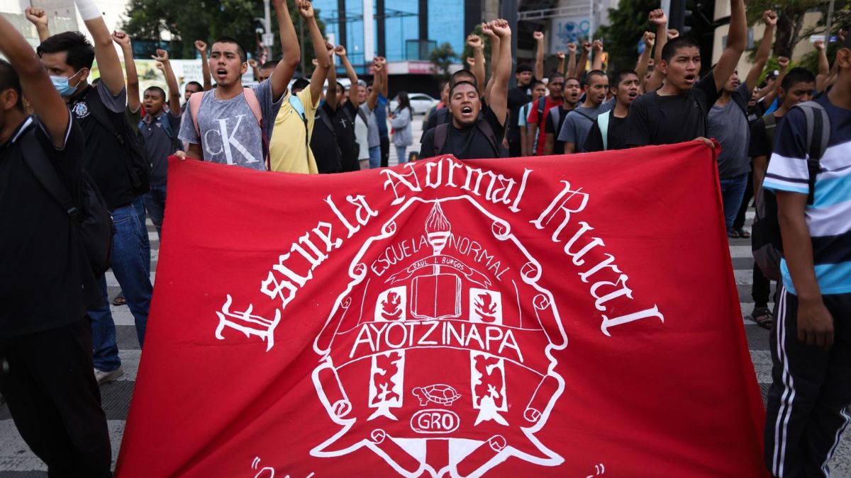 Padres, amigos y compañeros de los 43 normalistas desaparecidos de Ayotzinapa se manifestarán en CdMx como cada año.