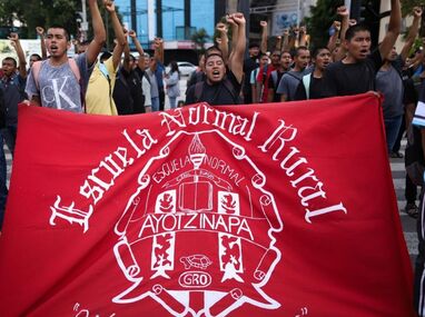 Padres, amigos y compañeros de los 43 normalistas desaparecidos de Ayotzinapa se manifestarán en CdMx como cada año.