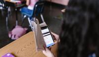 El planteamiento contempla reforzar medidas preventivas ante conductas originadas en redes sociales.