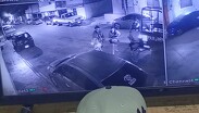 Tras presuntamente golpear y despojar de 900 pesos a los civiles, los uniformados se retiraron.