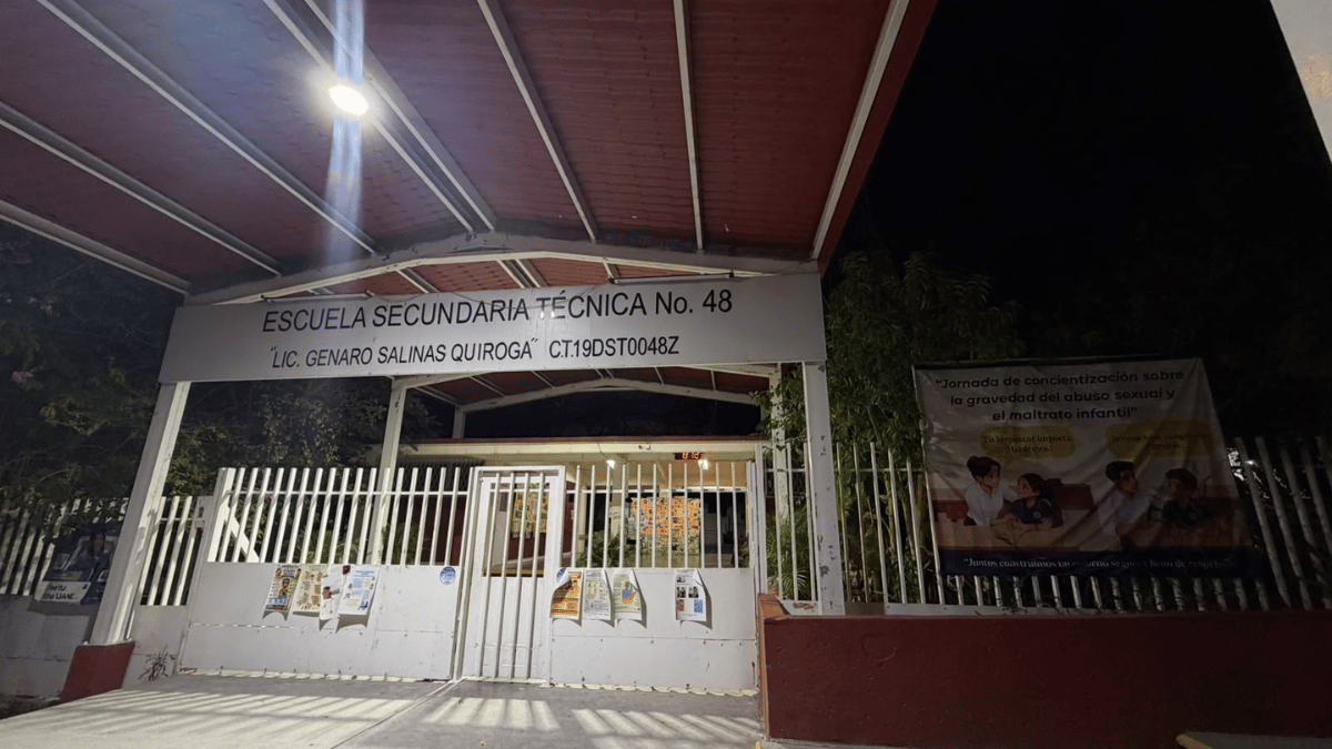 Alumnos de secundaria sufren golpe de calor en San Nicolás