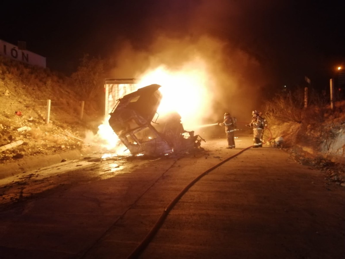 Bomberos rescataron al operador, quien sufrió quemaduras en aproximadamente el 90 por ciento de su cuerpo, sin embargo luego falleció.