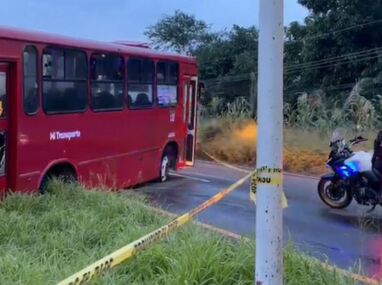 Chófer de transporte público desata persecución y balacera en Tlajomulco.