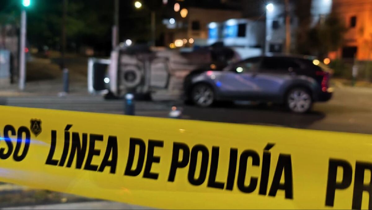 Uno de los conductores habría intentado una vuelta prohibida, provocando el impacto.