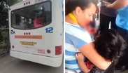 La escena más aparatosa fue la de una mujer que se golpeó la boca y la nariz, y su hijo que "salió volando" |