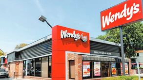 Una exgerente de Wendy's fue arrestada en Tennessee tras atar a un empleado neurodivergente a una parrilla. La empresa la despidió y enfrenta proceso