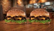Si eres fan de las hamburguesas de Carl’s Jr. no te puedes perfer esta súper promoción.