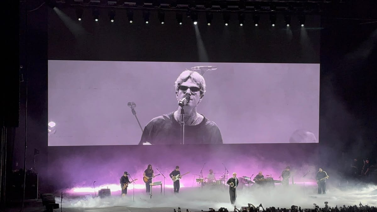 Fue en punto de las 21:14 horas cuando Jesse Rutherford apareció sobre el escenario