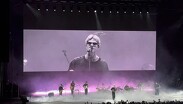 Fue en punto de las 21:14 horas cuando Jesse Rutherford apareció sobre el escenario