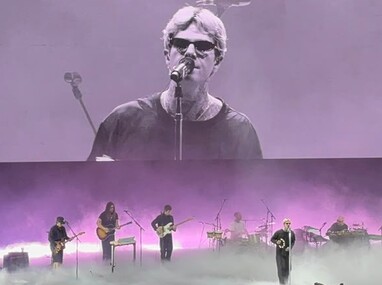 Fue en punto de las 21:14 horas cuando Jesse Rutherford apareció sobre el escenario