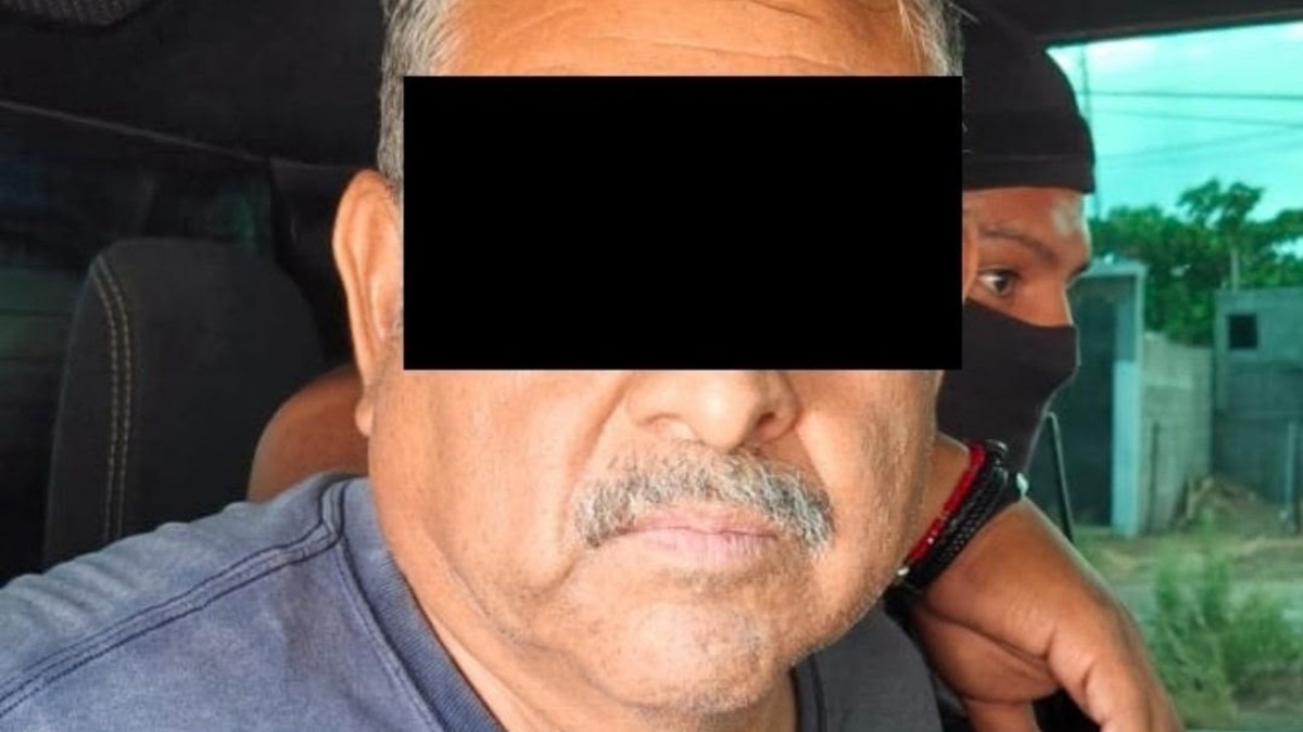 El hombre fue identificado bajo las siglas J.K.M.S. y acusado por dar presunta protección al grupo criminal de Los Cromos / Especial