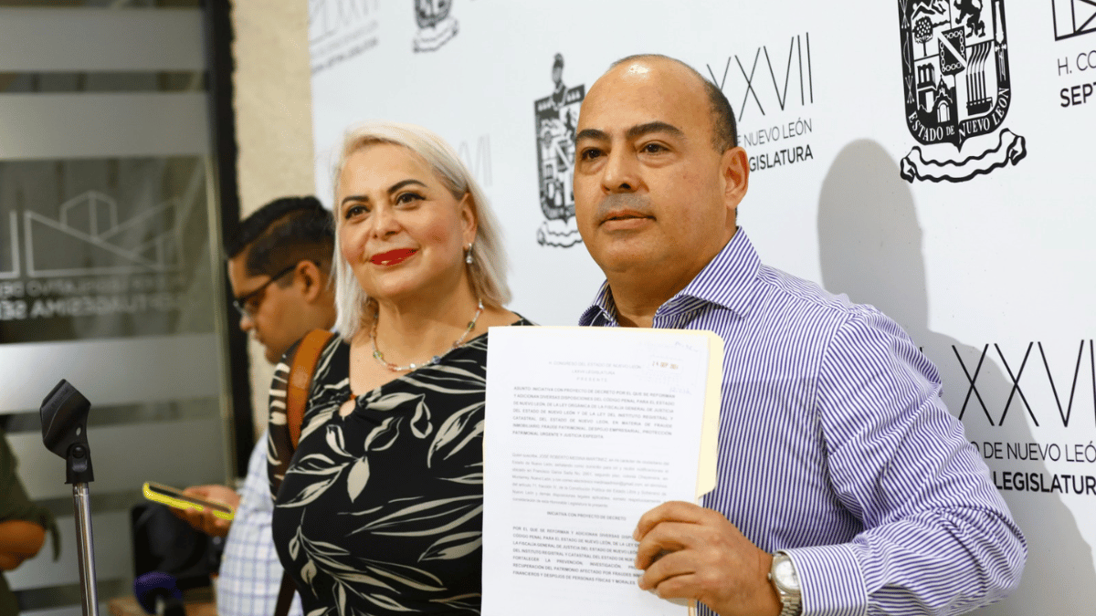 Iniciativa en la Oficialía de partes del Congreso del estado, sobre fraudes inmobiliarios en NL