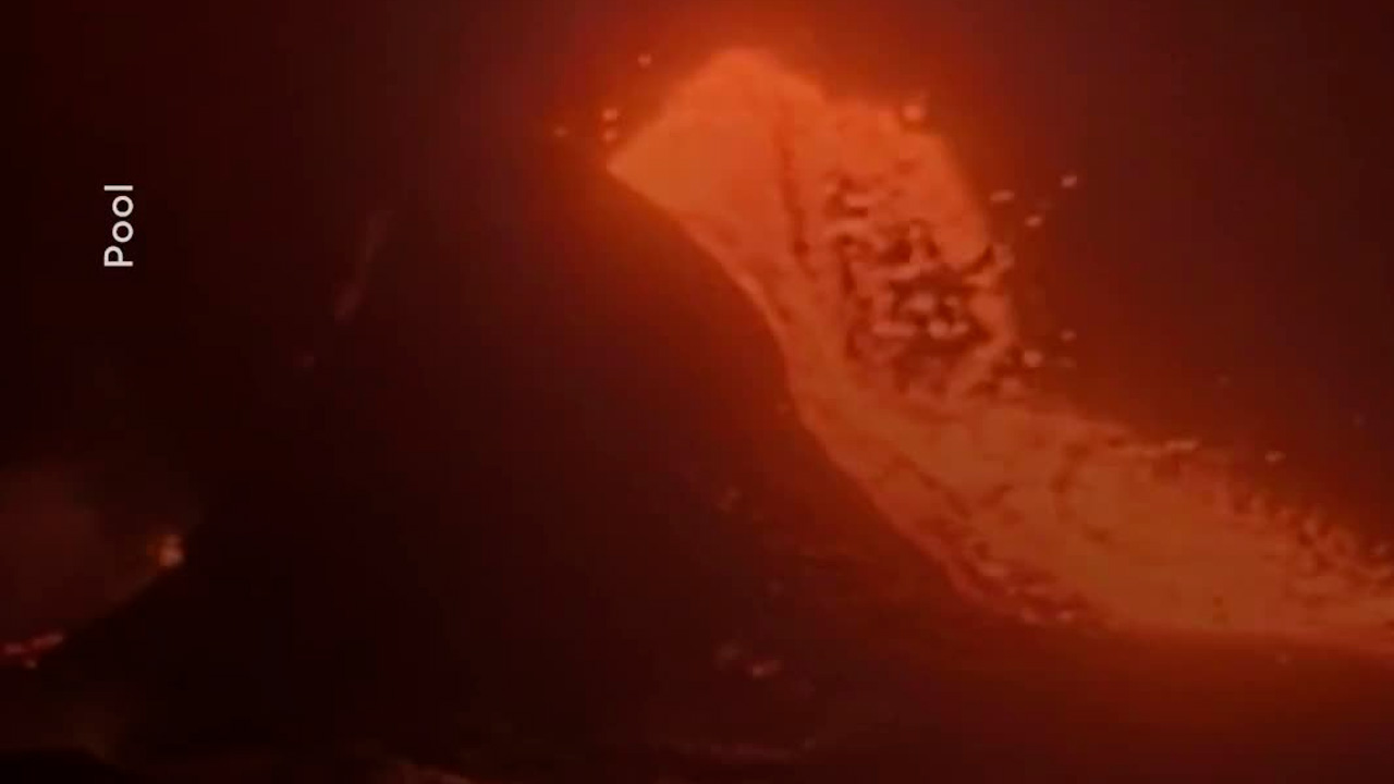 Kilauea desata ráfagas de lava brillante en Halema'uma'u