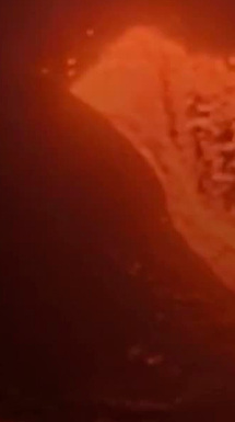 Kilauea desata ráfagas de lava brillante en Halema'uma'u