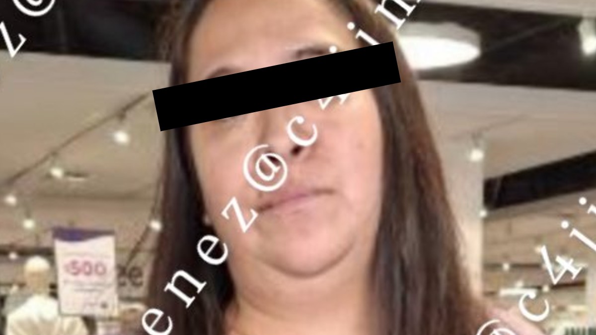 La mujer se llevó varias prendas de vestir