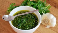 Una de las mayores ventajas del chimichurri es que puede prepararse en tan solo un par de minutos