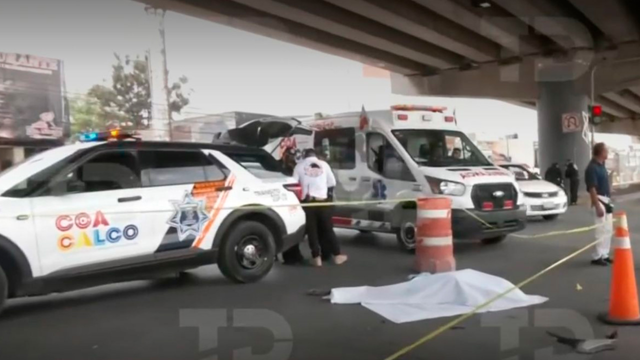 Motociclista invade carril del Mexibús y muere al chocar contra autobús de pasajeros