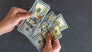 El peso mexicano sigue cayendo frente al dólar los últimos días de septiembre.