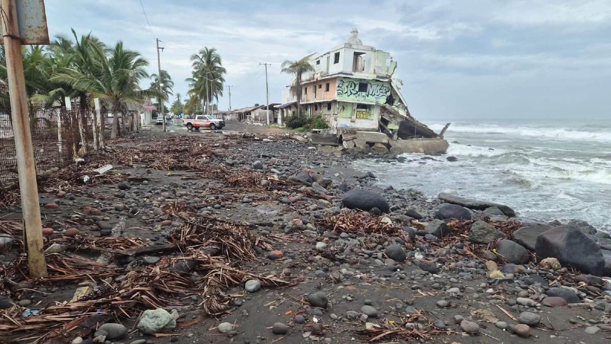 Playa de Colima tras el paso del huracán Polo. | Protección Civil de Colima