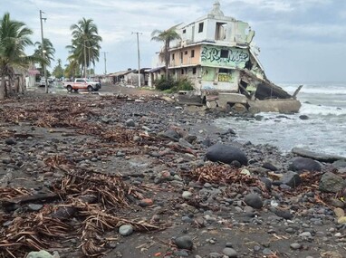 Playa de Colima tras el paso del huracán Polo. | Protección Civil de Colima