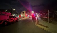 La víctima, de entre 35 y 40 años, presentaba al menos una herida de bala en el rostro.