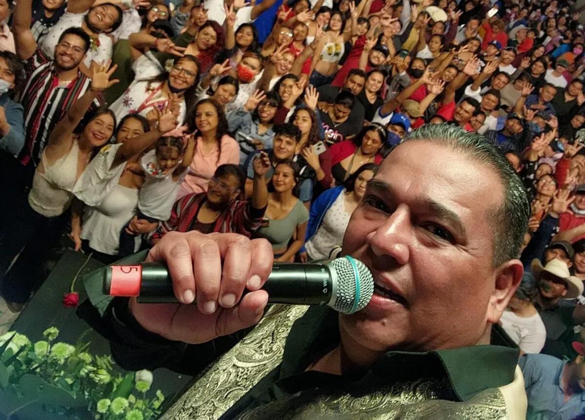 El vocalista de Sonido Mazter continuó su viaje después de reparar una llanta en Castaños. | Pepe Mazter Instagram