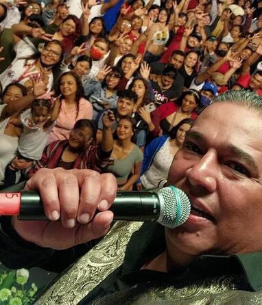 El vocalista de Sonido Mazter continuó su viaje después de reparar una llanta en Castaños. | Pepe Mazter Instagram