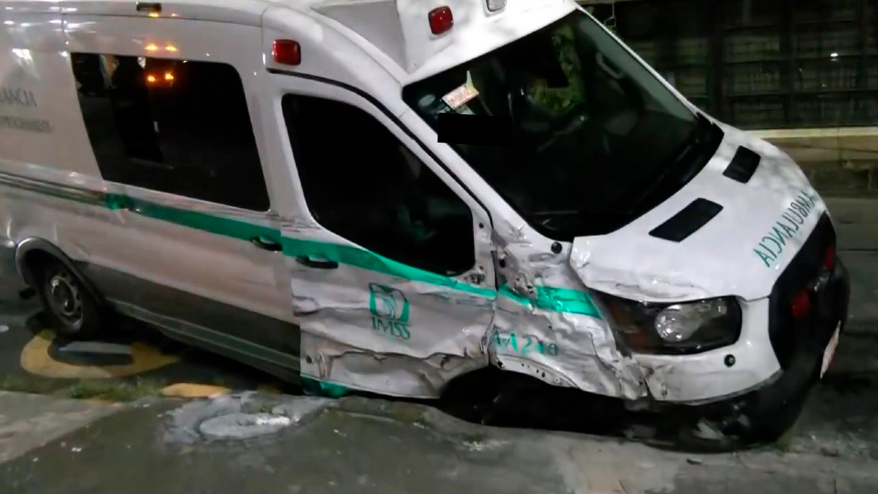 Conductor de ambulancia del IMSS es detenido tras atropellar a tres personas en Azcapotzalco