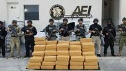 La droga asegurada y los cuatro detenidos quedaron a disposición de la fiscalía especializada en narcomenudeo.